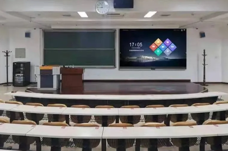 LED顯示屏替代傳統(tǒng)投影，大學(xué)“智慧教室”全面進(jìn)階 鄭州LED全彩顯示屏